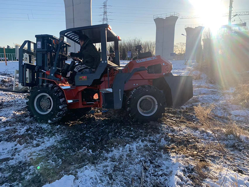 2025目前上四驱液压越野叉车定制厂家排名:技术交流合作,全球研发资源整合 2025目前上四驱液压越野叉车定制厂家排名:技术交流合作,全球研发资源整合